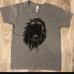 Roaring Lion Graphic Kids Tee in Heather Gray